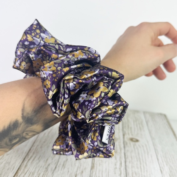 XXL Floral Hair Scrunchie - Picture 3 of 5